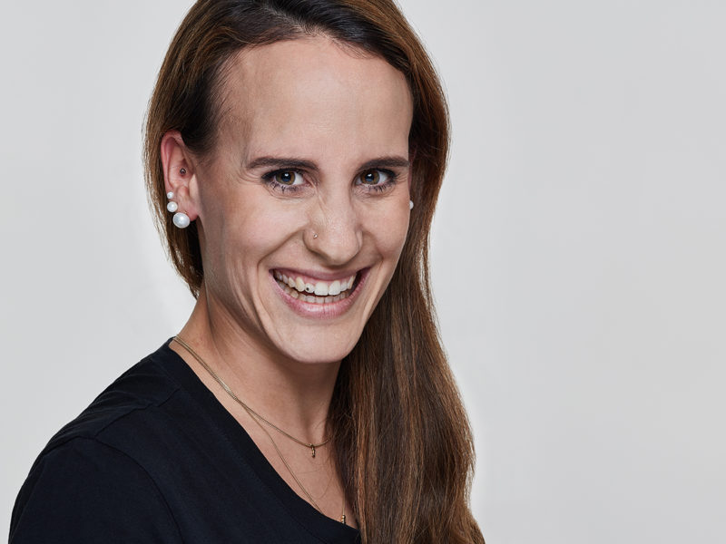 Portraitfotografie Martin Opladen Fotograf Bern Portrait Headshot Jasmin